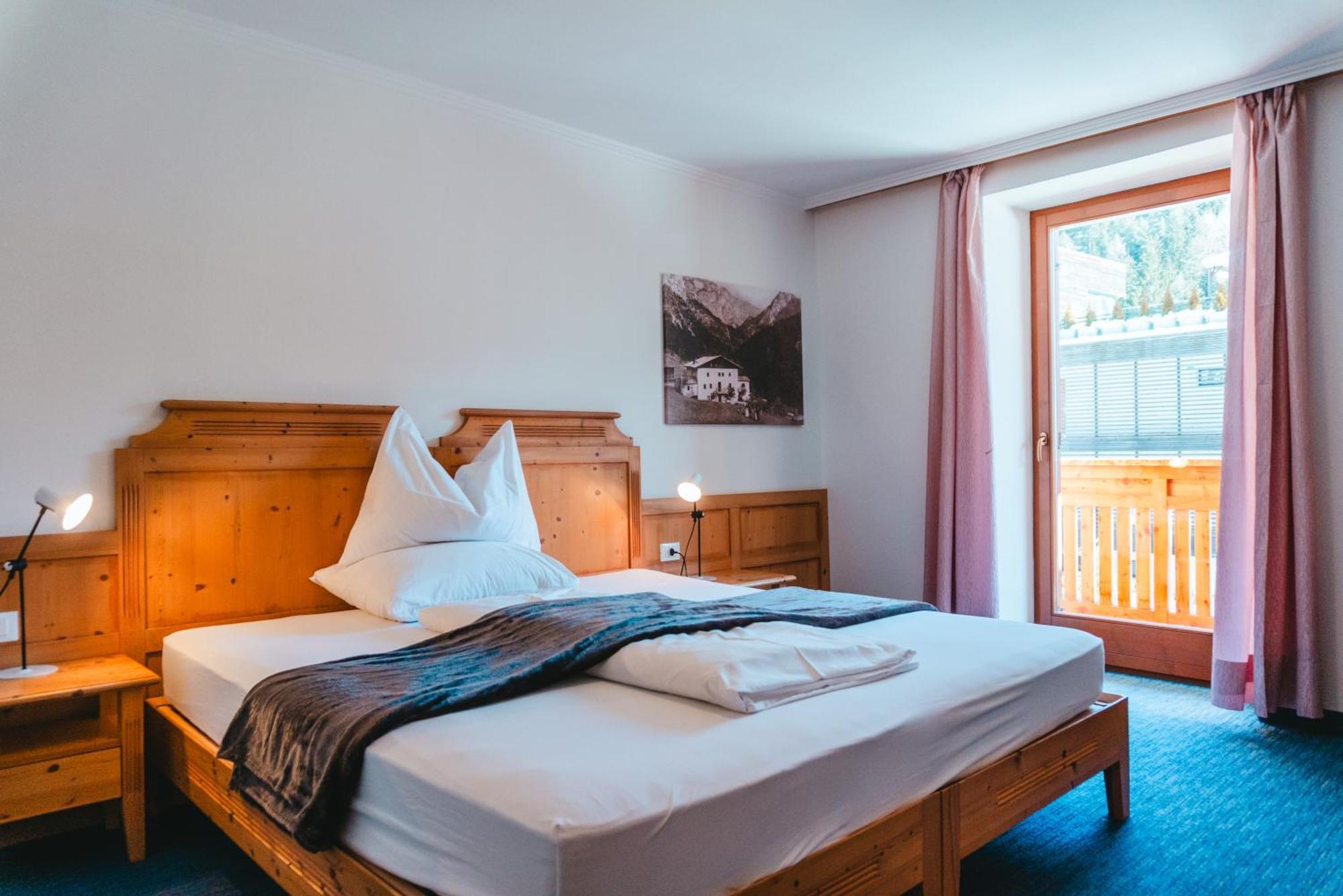 Single Room with Mountain View,1542772747:JPEG